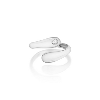 White Gold Apricity Graduated Ring with Diamond. Diamond set in the center of ring